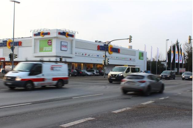 In Höhe des Reinerswegs entlang der Syker Straße soll auch ein neuer Kreisverkehr entstehen. Foto: Frederik Grabbe