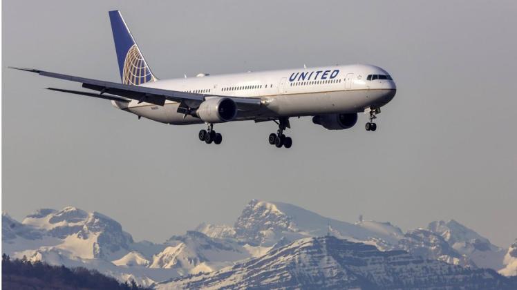 Eine United-Airlines-Maschine musste in Kanada notlanden. 250 Passagiere saßen danach in dem Flugzeug fest. Foto: imago/Arnulf Hettrich