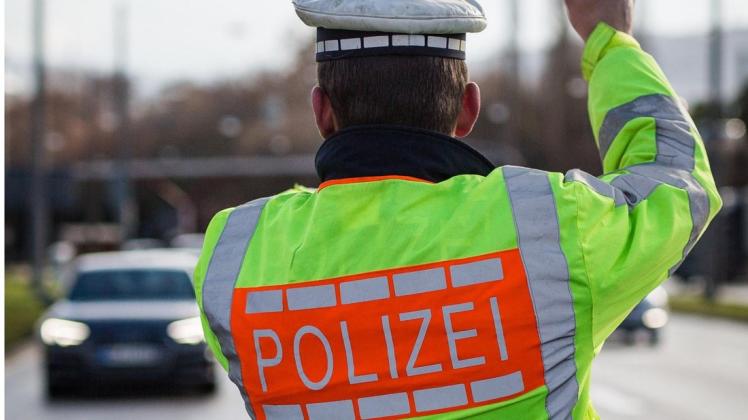 1000 Euro Strafe und zwei Punkte in Flensburg drohen einem jungen Autofahrer. Dieser war Mittwochnacht in Brinkum auffällig geworden. Symbolfoto: Christoph Schmidt/dpa