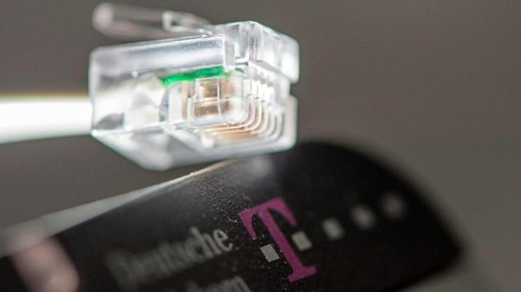 Die Telekom will im Laufe des Jahres ihr komplettes Netz von analoger und ISDN-Telefonie auf "Internet Protocol" umgestellt haben. Symbolfoto: Matthias Balk/dpa
