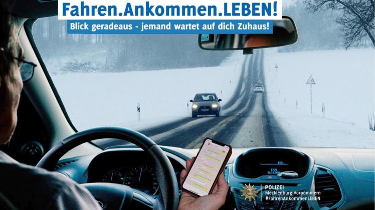 Polizei kontrolliert verstärkt Handynutzung am Steuer als teil der Kampagne "Fahren. Ankommen. Leben!". Foto: Polizei MV