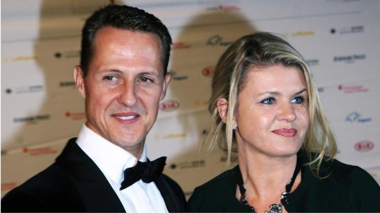 Michael Schumacher mit seiner Ehefrau Corinna beim Deutschen Sportpresseball 2012. Foto: dpa/Fredrik von Erichsen