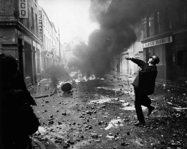 Der Nordirlandkonflikt hat seit den 1960er Jahren rund 3500 Todesopfer gefordert. Allein zwischen 1970 und 1972 kamen fast 500 Menschen ums Leben. Foto: imago/ZUMA/Keystone