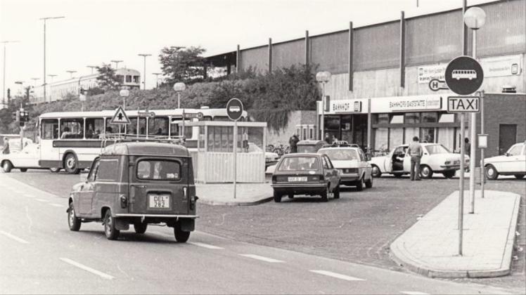 Der ZOB kam erst Jahre später: Die Südseite des Delmenhorster Bahnhofs im Jahre 1978. Archivfoto: Horst Schilling