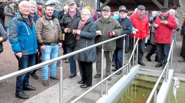 An der Meppener Wohlfühloase mit Wassertretbecken trafen sich die Mitglieder des Kneippvereins zum Jahresausklang 2018. 