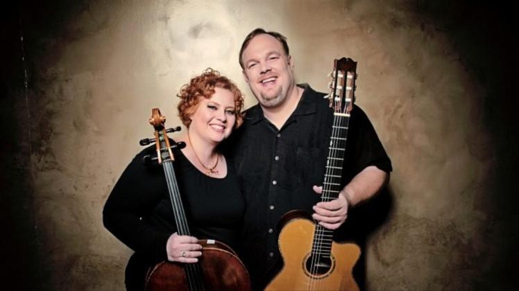 Treten oft auch als Duo auf: Cellistin Julie Adams und Gitarrist Richard Smith. Treten oft auch als Duo auf: Cellistin Julie Adams und Gitarrist Richard Smith.