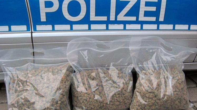 Ursprünglich wollten die Polizisten nur einen Führerschein sicherstellen, am Ende beschlagnahmten sie in Dötlingen tütenweise Drogen. Symbolfoto: Polizei