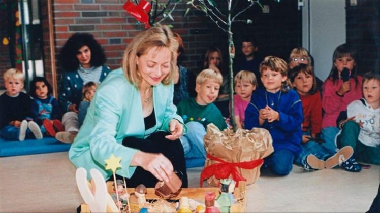 Zu den Einweihungsgeschenken des Kindergartens gehörten unter anderem ein Krippenspiel und zwei Bäumchen. 