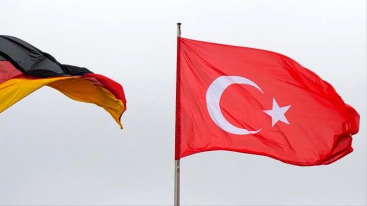 In der Türkei ist ein deutscher Staatsbürger Medienberichten zufolge wegen des Vorwurfs der Terrorpropaganda festgenommen worden. 