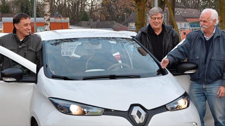 Die Seniorenbegleiter und Wohnberater Jürgen Lüdtke (rechts) und Rüdiger Laudien (daneben) sind jetzt auch im E-Auto ehrenamtlich auf Achse. Archivfoto: Vincent Buß Die Seniorenbegleiter und Wohnberater Jürgen Lüdtke (rechts) und Rüdiger Laudien (daneben) sind jetzt auch im E-Auto ehrenamtlich auf Achse. Archivfoto: Vincent Buß