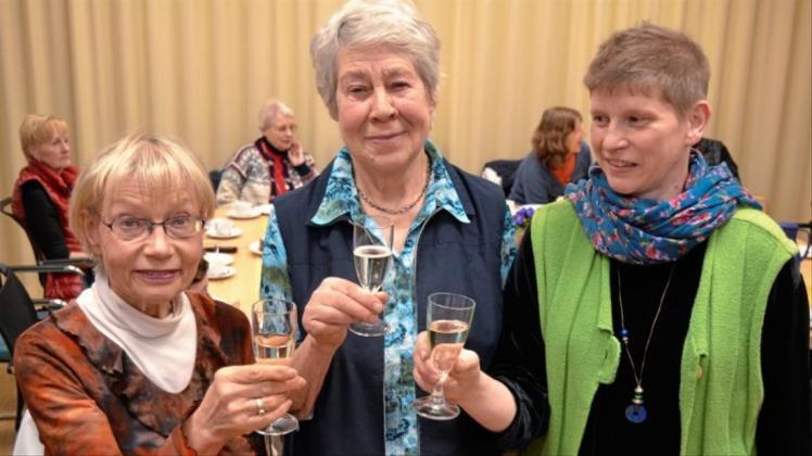 Für den Tauschring Ganderkesee aktiv: (von links) der „gute Geist“ der Gruppe Helga Brandes, die bisherige Leiterin Elke Stadler und ihre Nachfolgerin Kathleen Kalinke-Schwarting. 