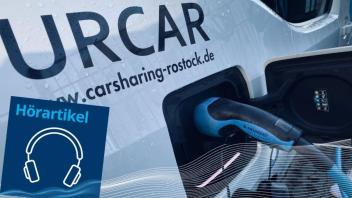 Ein Auto des Carsharing Anbieter „URCAR“ in Rostock an einer Ladesäule