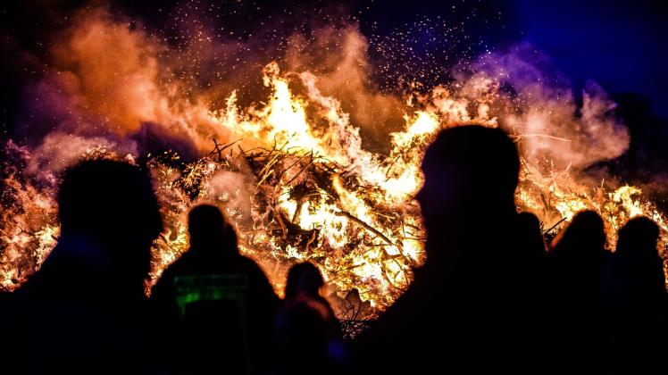 Das Abbrennen der traditionellen Osterfeuer ist in diesem Jahr wieder erlaubt (Archivfoto).