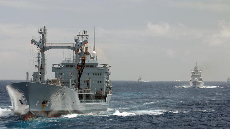 Marine setzt Piraten nach Angriff vor Somalia fest