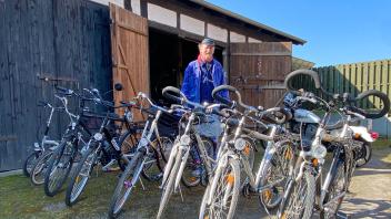 Ulrich Rehme hat die Tore seines Verkaufs für gebrauchte Fahrräder im Zentrum von Bissendorf seit Jahresbeginn geöffnet.
