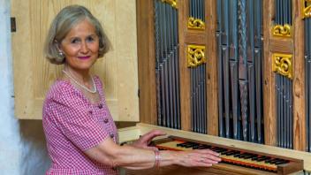Sie organisiert die Konzerte in der Ruchower Kirche: Stefanie v. Laer an der Richborn-Orgel.