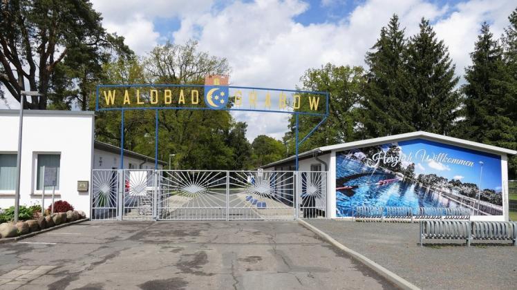 Nach drei Jahren Komplettsanierung in den Jahren 2004 bis 2007 steht den Gästen somit in Grabow ein modernes Sport- und Freizeitbad zur Verfügung.