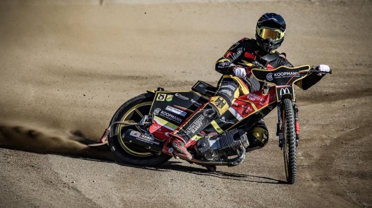 Auch der Langbahnweltmeister von 2020, Lukas Fienhage, nutzte die Ludwigsluster Trainingstage zu ersten Drifts.