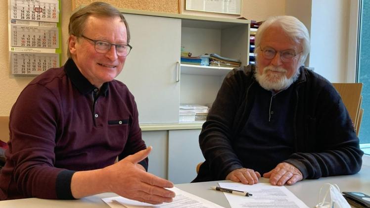 Seniorenbeiratsvorsitzender Joachim Kießling und sein Stellvertreter Walter Heinrich (r.). kümmern sich um die Anliegen der älteren Schweriner.