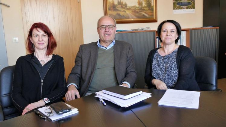 Sie haben die Projekte des Amtes Ludwigslust-Land für 2022 im Blick: Kirsten Eggert, Klaus-Otto Meyer und Melanie Adler (v.l.)