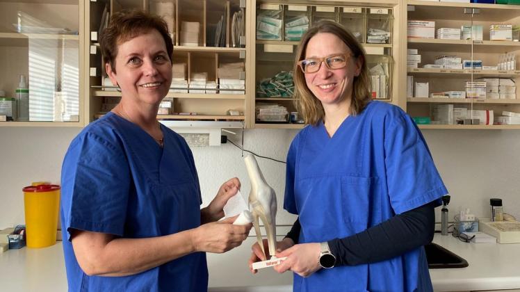 Sie arbeiten seit September 2021 Hand in Hand: Krankenschwester Dietlinde Busch (l.) und Internistin Nora Wübken-Kleinfeld.