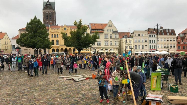 Zuletzt hatten die Klimaaktivisten im September des vergangenen Jahres auf dem Markt in Wismar demonstriert.