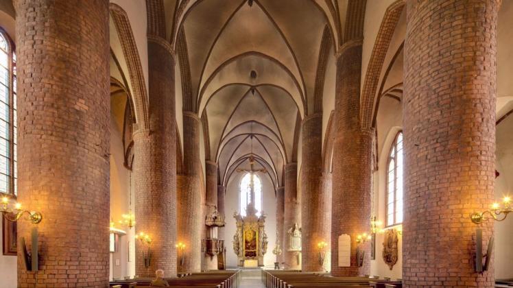 Geht es nach den Klimabeauftragten, sollten Kirchen wie  St. Nikolai Kirche am Südermarkt in Flensburg künftig kühler bleiben.