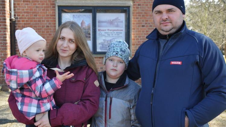 Julia und Maxim sind mit ihren Kindern Nastja und Artjon aus der Ukraine geflüchtet. Sie sind froh über die Hilfe in Plau am See.