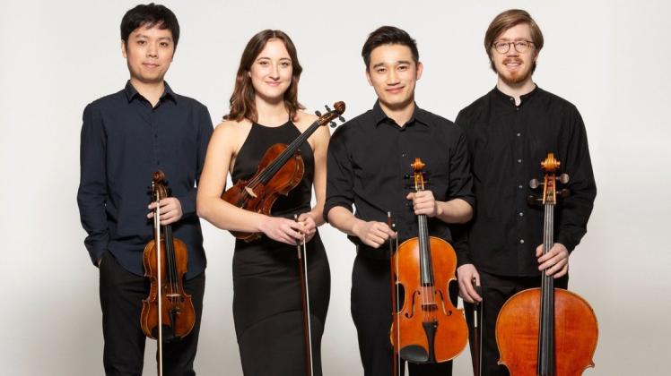 Ein neuer Stern am Kammermusikhimmel ist aufgegangen: das Simply Quartet mit Danfeng Shen (Violine), Antonia Rankersberger (Violine), Xiang Lyu (Viola) und Ivan Valentin Hollup Roald (Cello).