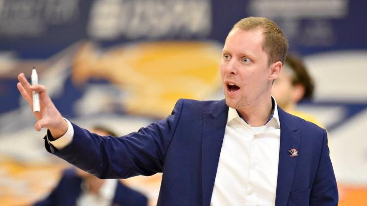 Chefcoach Christian Held von den Rostock Seawolves fordert, weiter hart zu arbeiten und sich immer auf das nächste Spiel zu fokussieren. Chefcoach Christian Held von den Rostock Seawolves fordert, weiter hart zu arbeiten und sich immer auf das nächste Spiel zu fokussieren.
