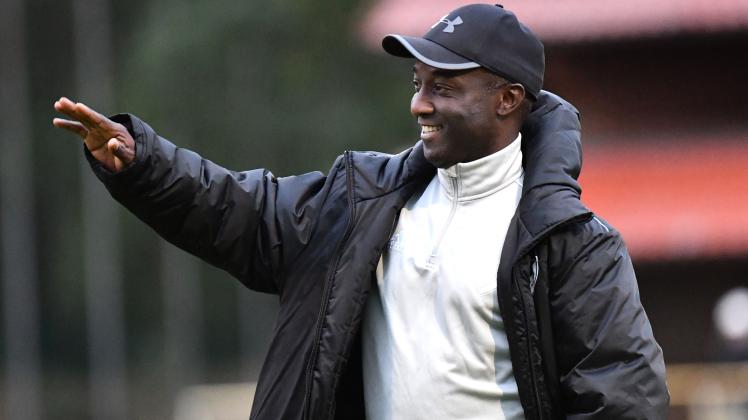 Verabschiedet sich im Sommer: Kalkrieses Trainer Al Anozie. Verabschiedet sich im Sommer: Kalkrieses Trainer Al Anozie (Archiv).