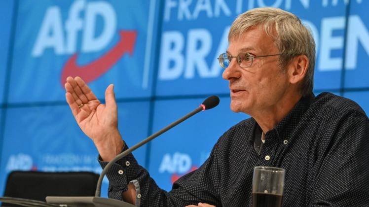 Der AfD-Fraktionsvorsitzende Hans-Christoph Berndt sagte am Freitag vor dem Landesverfassungsgericht aus.