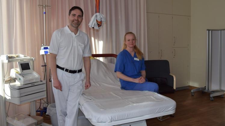 Freuen sich über viel Betrieb in den Schleswiger Kreißsälen: Chefarzt Dr. Marek Volkmer und Hebamme Mareike Dobat.