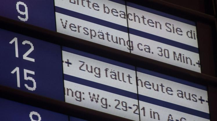 Aufgrund einer Rauchentwicklung am Zug gibt es derzeit Einschränkungen beim Bahnverkehr auf der Strecke Hamburg-Berlin.