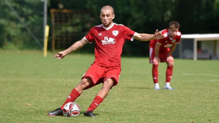 Hamza Lagrib trifft mit dem Rostocker FC am Sonnabend im Landesderby auf den Greifswalder FC. Hamza Lagrib trifft mit dem Rostocker FC am Sonnabend im Landesderby auf den Greifswalder FC.