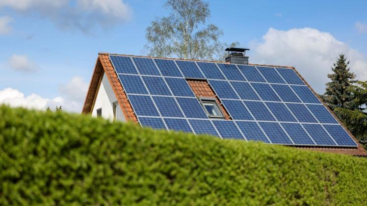 Photovoltaik auf Häuserdächern wird immer beliebter. 