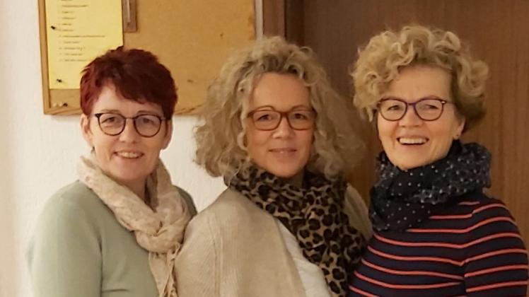 Susanne Illman (Schriftführerin), Annett Pawelzik (Vorsitzende) und Annegret Steuteknuel (stellvertrende Vorsitzende/Kassenwartin) (v.l.) stehen an der Spitze des Kneeser Dorf- und Sportvereins.