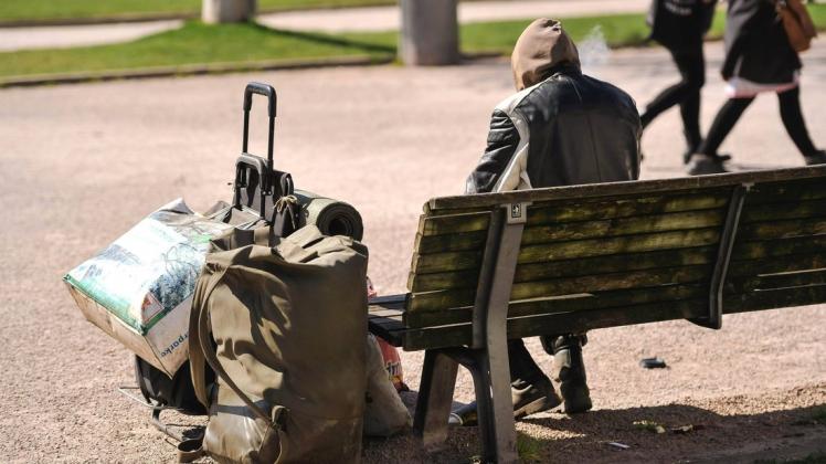 Mit Sack und Pack kamen am Samstag zwei Obdachlose nach Wittenberge (Symbolfoto). Eine Anwohnerin wurde am Mittwoch auf sie aufmerksam, als sie sie schlafend im Stadtpark sah. Der Grund für ihre Anreise: Sie wollen sich hier von der Großstadt erholen.