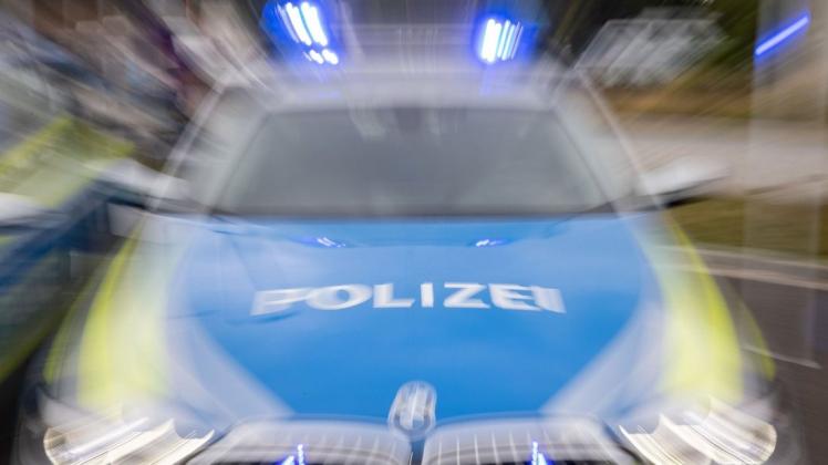 Ein Unfall sorgte für eine stundenlange Vollsperrung der B105 im Landkreis Rostock (Symbolbild). Ein Unfall sorgte für eine stundenlange Vollsperrung der B105 im Landkreis Rostock (Symbolbild).
