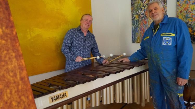 Vibraphon und Blaumann: Matthias Krohn (li.) und Dietmar Wagner verschmelzen Kunst mit Musik.