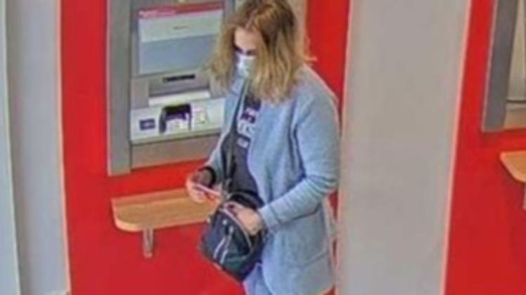 Die Polizei in Gadebusch bittet um Zeugenhinweise zu dieser Frau.