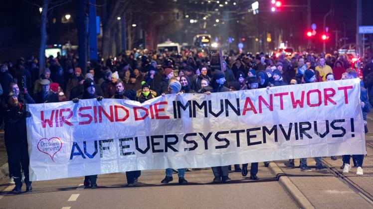 Coronavirus - Proteste gegen Corona-Maßnahmen in Dresden