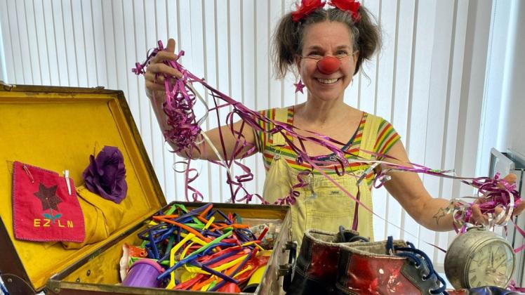 Sie bringt als Clownin nicht nur Menschen zum Lachen, sondern bietet auch Zirkustraining in unterschiedlichen Sparten an: Babette Erdmann.