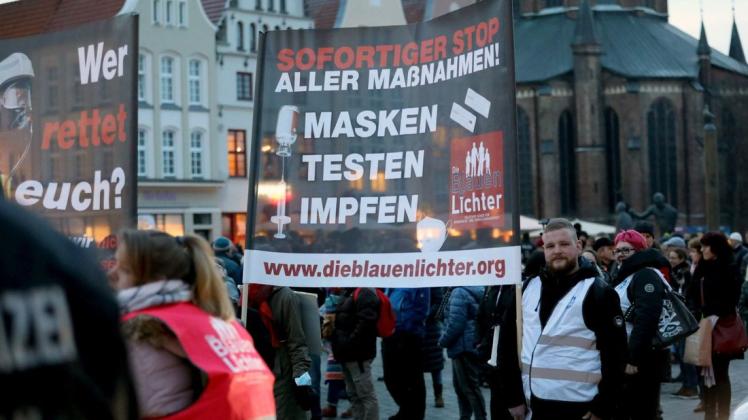 Die Demo-Woche in Rostock beginnt mit einem größeren Corona-Protest auf dem Neuen Markt. (Symbolfoto)