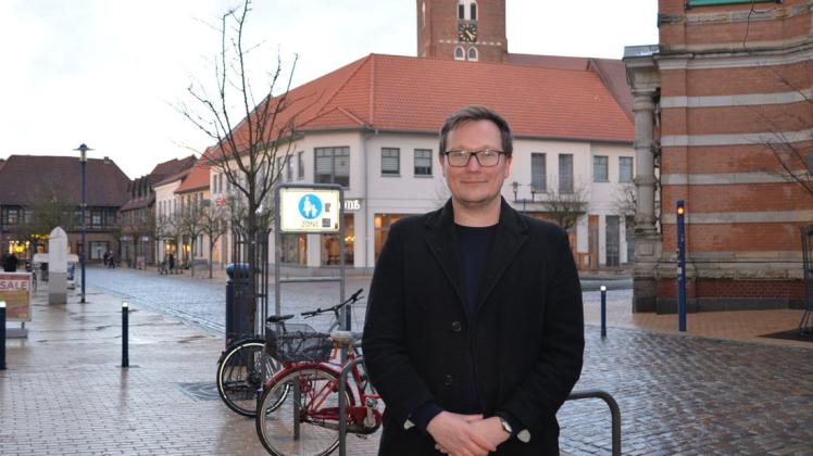 Bürgermeisterkandidat Sebastian Langer will bei  Fahrradfahren und beim Eisessen mit den Bürgern ins Gespräch kommen.