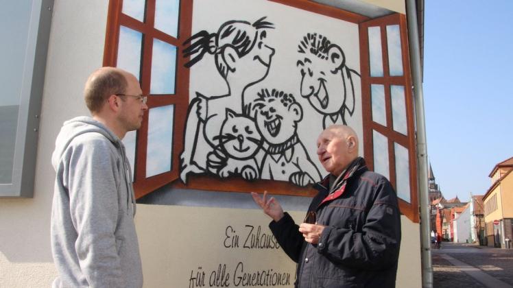 Kevin Dahl (l.) und Günter Endlich im Gespräch. Kevin Dahl (l.) und Günter Endlich im Gespräch.
