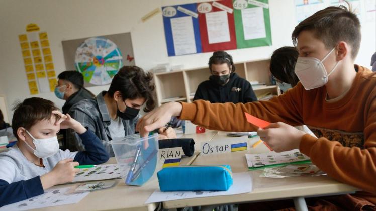 Es gibt höchst unterschiedliche Meinungen dazu, ob ukrainische Kinder an deutschen Schulen unterrichtet werden sollten. (Symbolbild)
