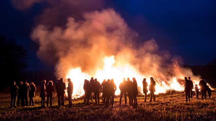 Brauchtumsfeuer sind an den Osterfeiertagen 2022 in den Samtgemeinden Artland, Bersenbrück, Fürstenau und Neuenkirchen erlaubt (Symbolfoto). Osterfeuer in Niedersachsen