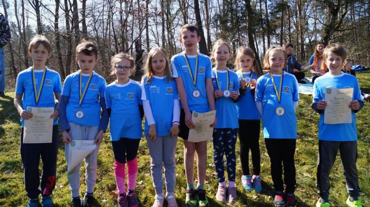 Früh übt sich, wer ein guter Biathlet werden will. Die Sommerbiathleten des Schützenvereins Neuhaus-Carrenzien gestalteten ihren Saisonauftakt erfolgreich. Früh übt sich, wer ein guter Biathlet werden will. Die Sommerbiathleten des Schützenvereins Neuhaus-Carrenzien gestalteten ihren Saisonauftakt erfolgreich.