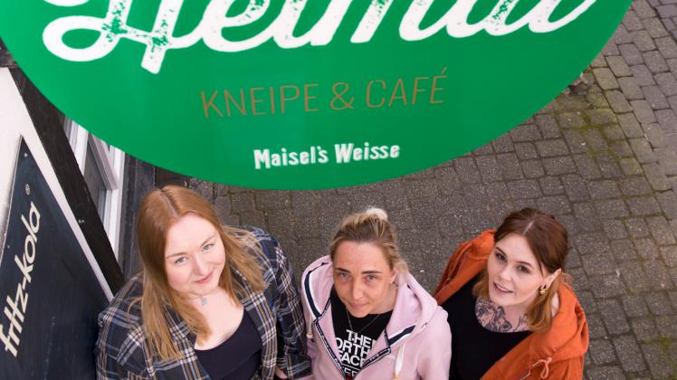 Im ehemaligen Whiskey’s am Vitihof in Osnabrück eröffnen Anna Ernst, Inhaberin Carolin Hermjohannknecht und Luisa Lucht am Freitag die Neue Heimat. OS: #das_tut_sich / Whiskey am Vitihof macht wieder auf, Neue Heimat